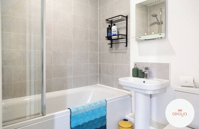 A Stunning Central Wakefield Cozy Gem - Free Wi-Fi & Parking - Pet Friendly