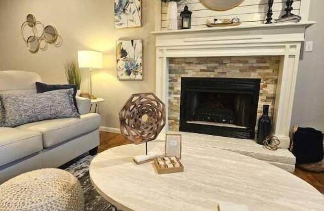 A Time to Unwind: Cozy Beautiful Elec Fireplace with King Bed