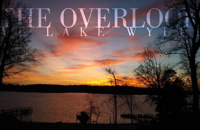 A true "Lake Experience" with amazing views and sunsets, from above and below