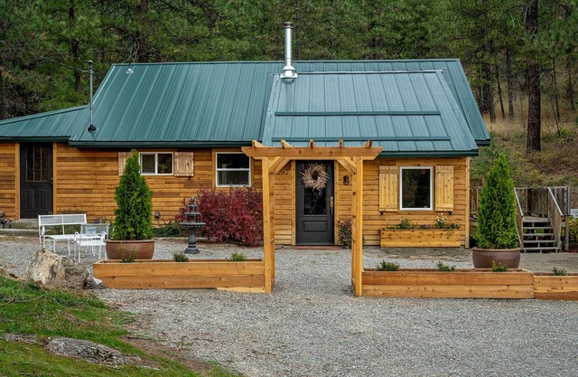 A unique couples retreat nestled at the base of Rathdrum Mountain. Outdoor Sauna