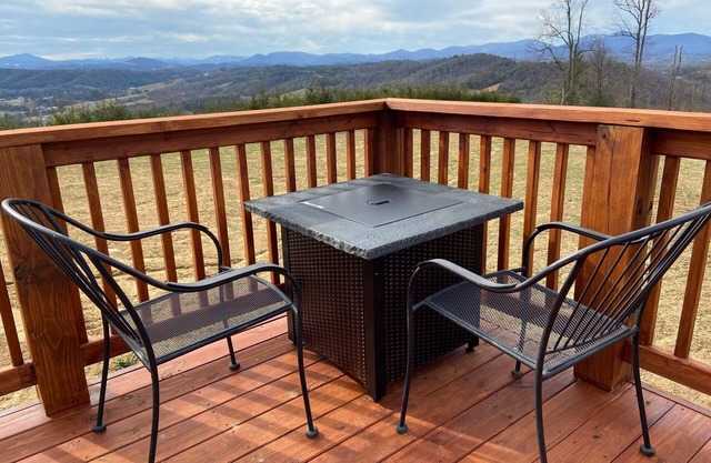 A View for Two: Tiny House with BIG VIEWS