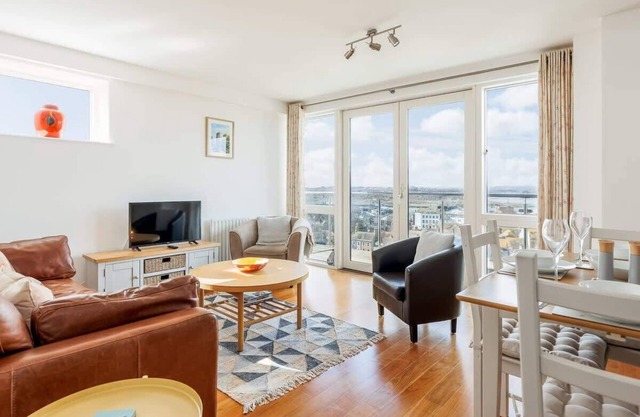 A Wave From It All - Extensive Harbour Views