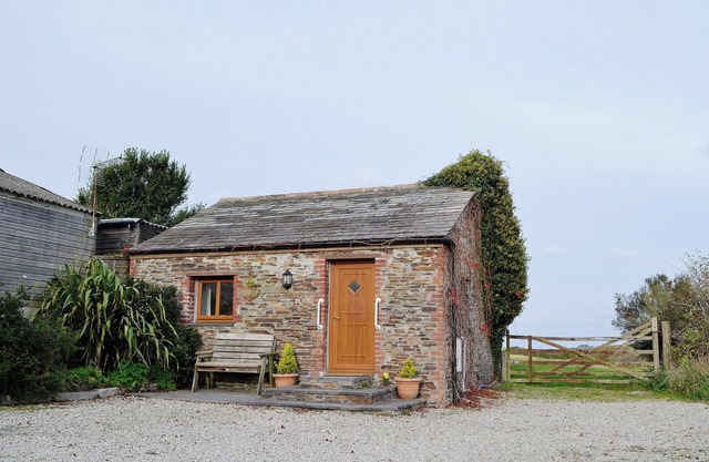 A well-appointed, single storey cottage, close to the pretty village of St.