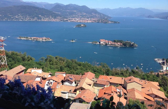 A window 3 overlooking Lake Maggiore!