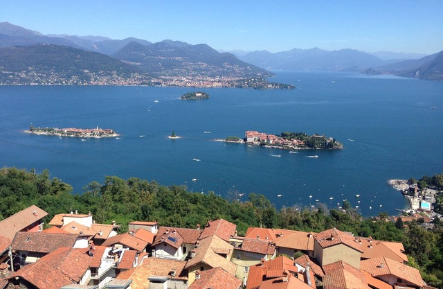 A window 4 overlooking Lake Maggiore!