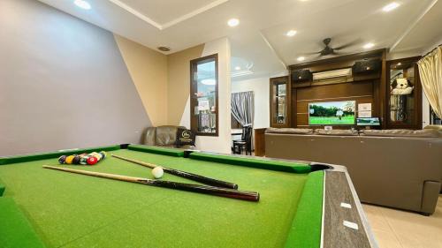 A09 Dedap Johor Jaya Karaoke Family House