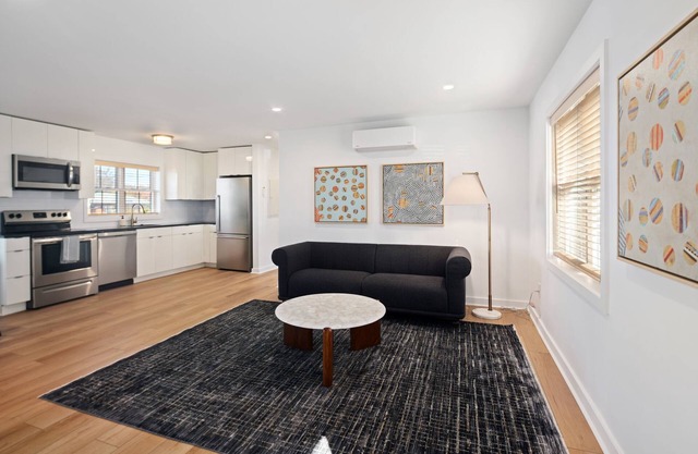 A1 @ Auberge - Charming 1-bedroom apartment with WiFi, AC in delightful Ardmore