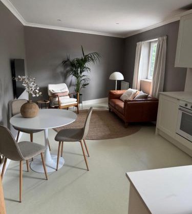 Aaron Glen Guest Apartments