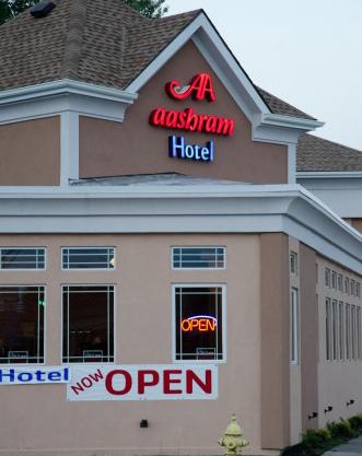 Aashram Hotel by Niagara River