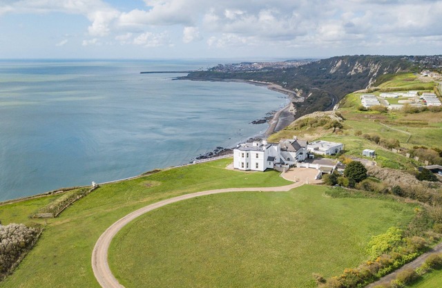Abbots Cliff House by Bloom Stays - sleeps 10 guests in 5 bedrooms