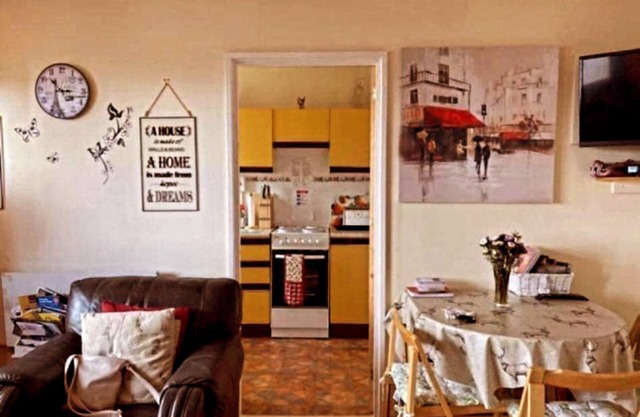 Aberdeen City Centre Apartment With Private Balcony.