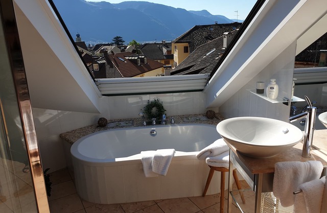 Above the rooftops of Lana - Blue apartment with terrace and sauna - viaDolceVita