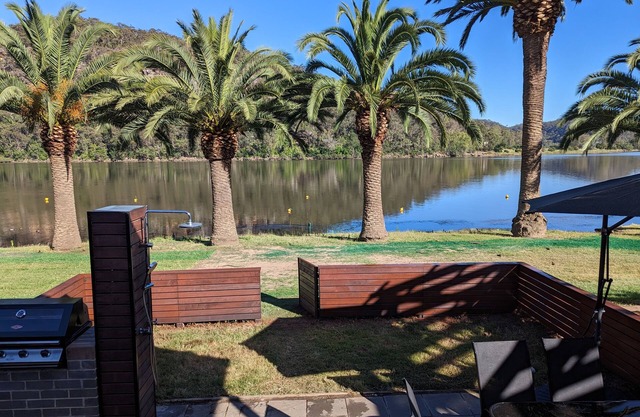 Absolute Waterfront Cabin - Pet Friendly
