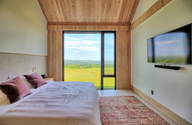 Absolutely Stunning Country Home in Creemore! Modern Elegance! Pool! Views!
