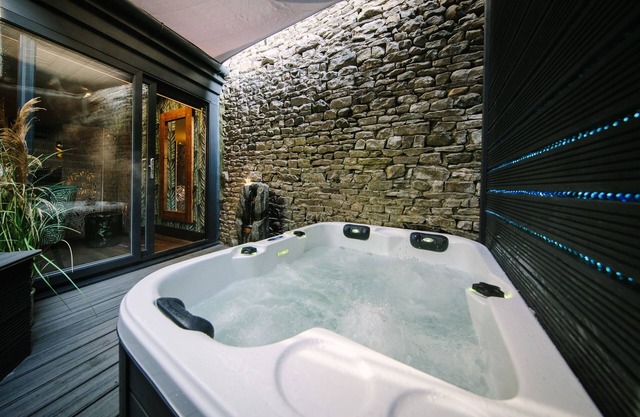 Absoluxe Suites
