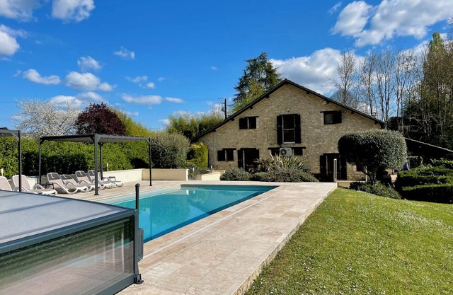 ACABANES Luxury villa with heated pool, 20 min Bergerac airport, 5m Vigiers golf