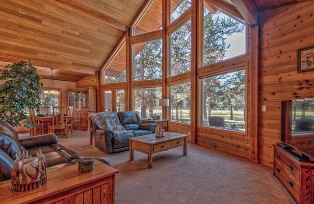 Access the Big Deschutes River right from the back yard of this amazing home!