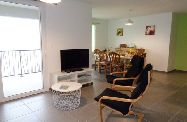 Accessible apartment, balcony, equipped kitchen, WiFi, linens provided