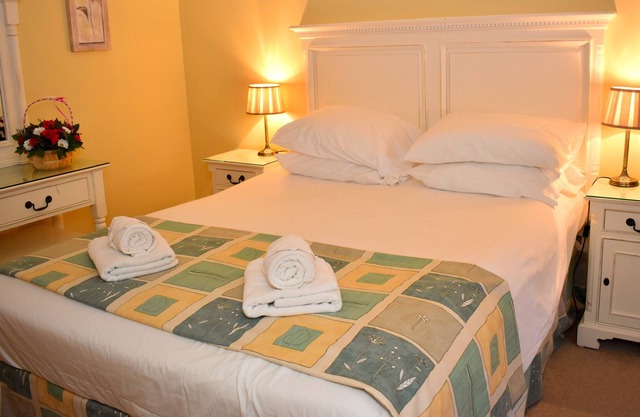 Accessible-Double-Twin-House with Private Bathroom