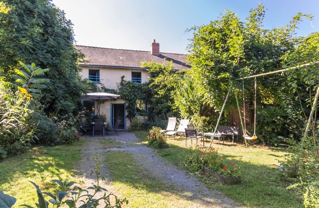 Accessible Stone Cottage with Garden, Near Nantes & Vioreau Lake, Sleeps 6
