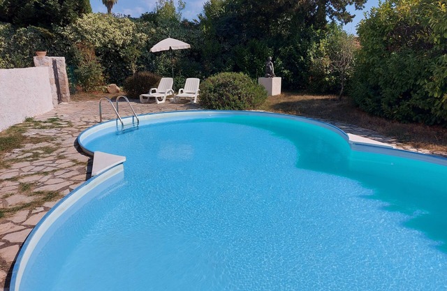 Accommodation in a villa in Valbonne, swimming pool, parking, quiet, from Saturday to Saturday