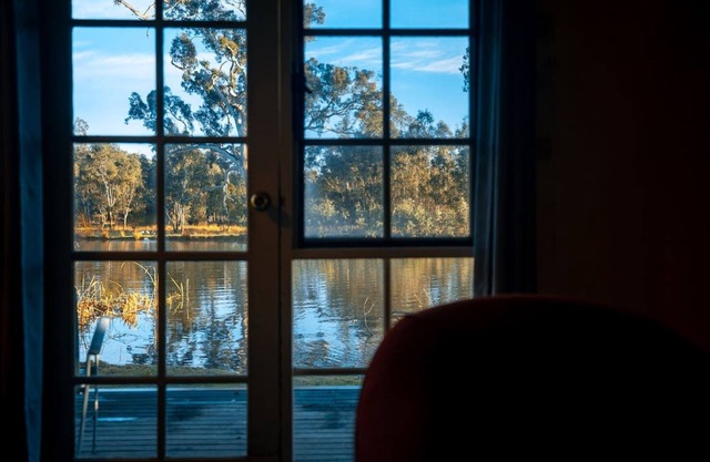 Acheron Valley Country Retreat Lakefront Rooms (LR)