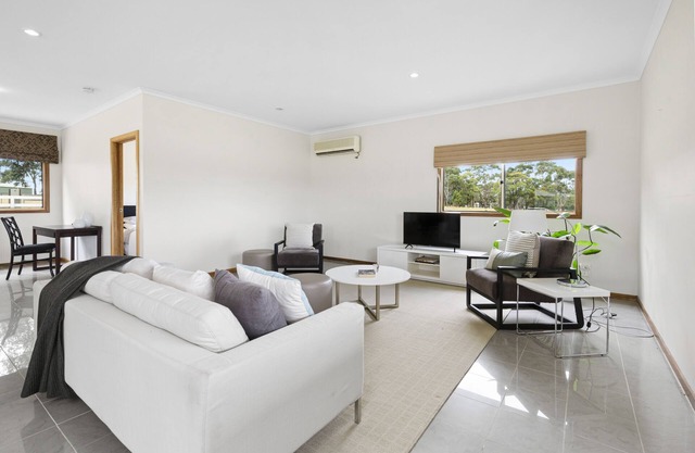Acreage Farm Stay Cottage by Ready Set Stay