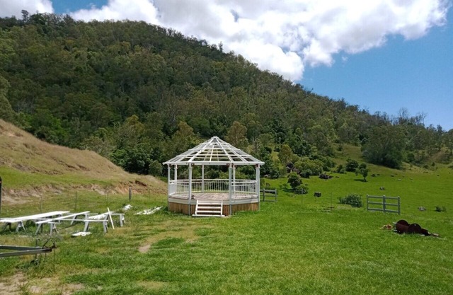 Acreage, Somerset dam,100yr old renovated homestead, near The Spit.