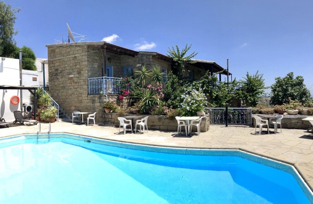 Adamos Holiday Apartment (Breakfast included)