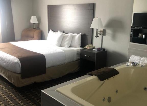 Adams Inn and Suites