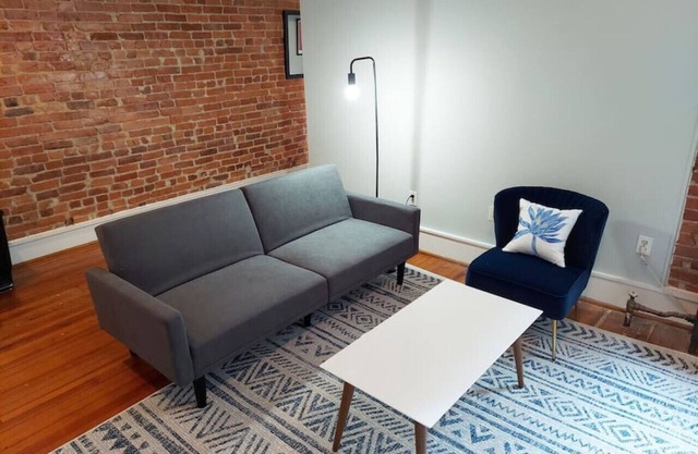 Adams Morgan, Charming, 1 Bedroom Walk Everywhere!