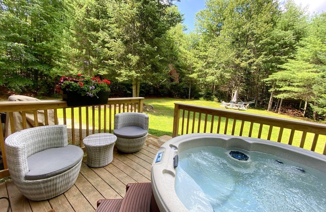 Adirondack home, near Gore Mt ski resort, North Creek, and Loon lake.