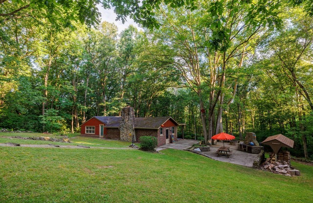 Adorable cabin with WiFi in charming Sherrodsville