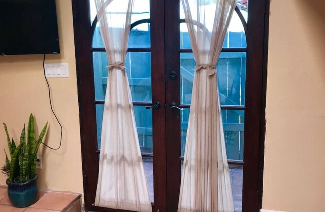 Adorable Cottage near Mission Bay, Monthy