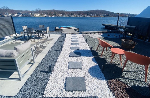 Adorable quiet & cozy lakefront studio on dead end