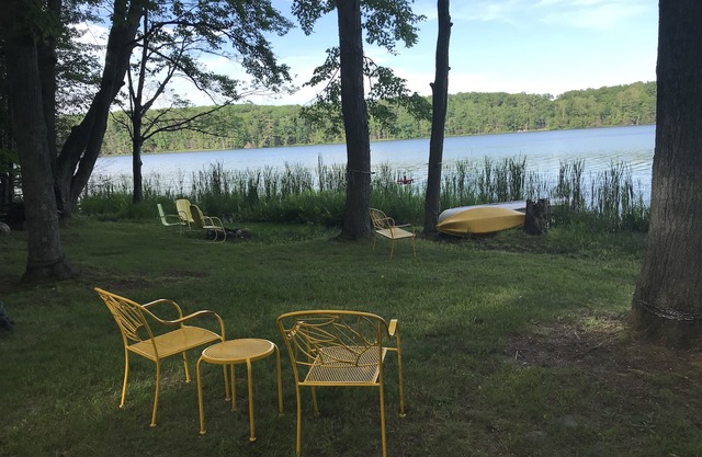 Adorable Studio Cottage on Beautiful Thayer Lake!