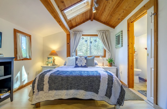 Adorable Two-Person Bungalow in Downtown Nevada City