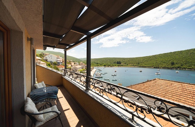 ADRIA – Seafront Luxury Villa with Sauna & Gym