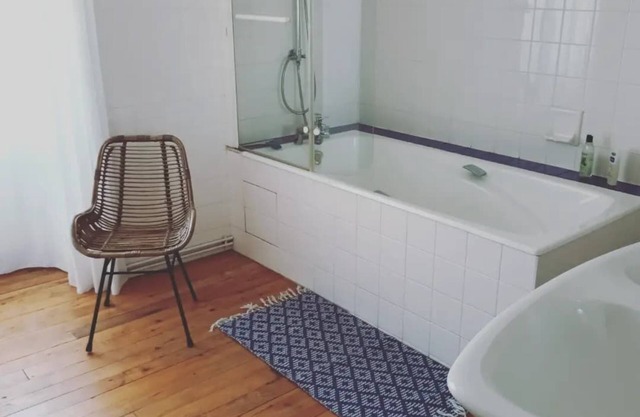 Adults only gîte in quiet place, w/swimming pool