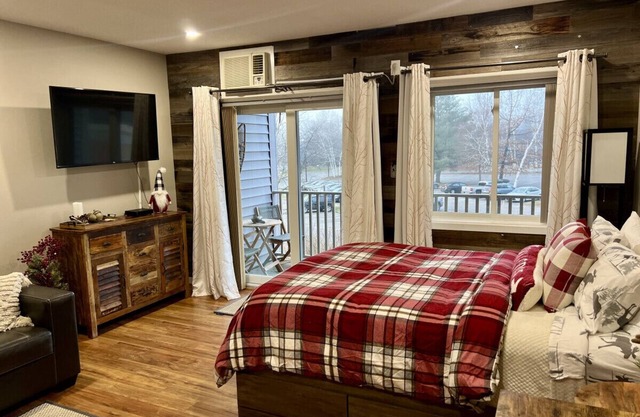 Adventure Awaits! Loon Mountain Studio apt w/Pool & Hot Tub