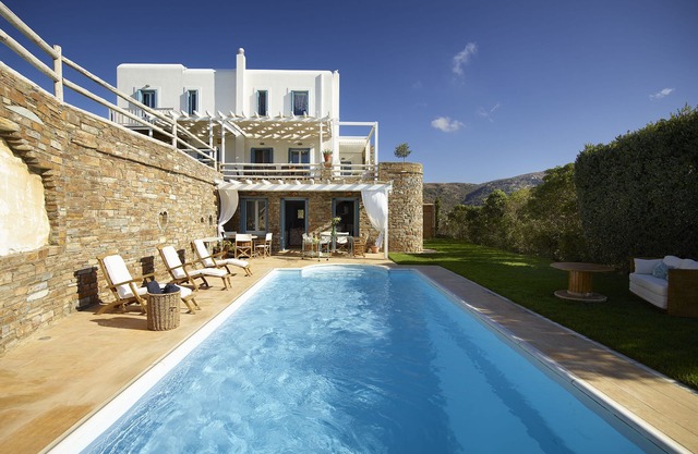 Aegean wonder: Villa Phivi, 5 bedrooms, private pool, Andros, Greece