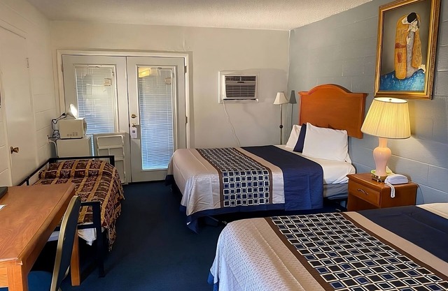 Affordability Meets Comfort at Knights Inn Fairview! 4 Great Units, Free Parking