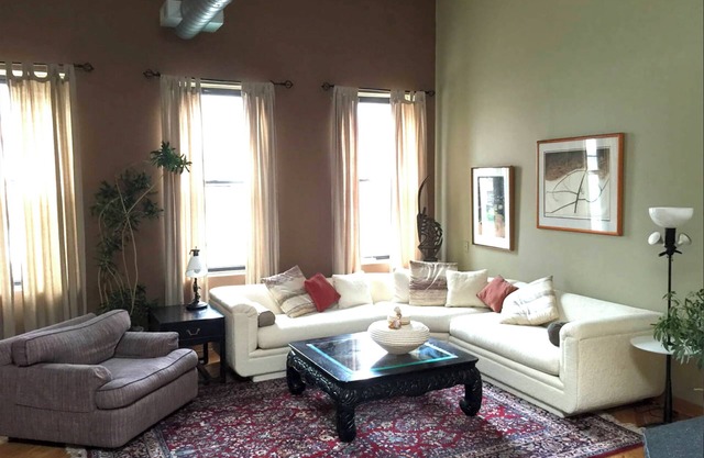 Affordable Month to Month In The Heart Of Chicago. 30 Day Minimum Bookings.