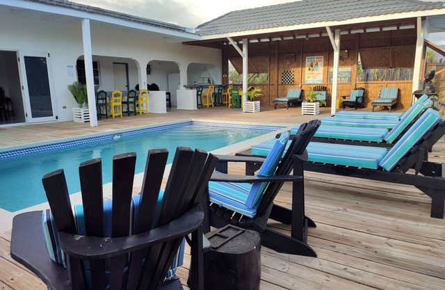 Affordable Newly Renovated 5 Bedroom Villa with Pool. 3 Minute Walk to Beach.