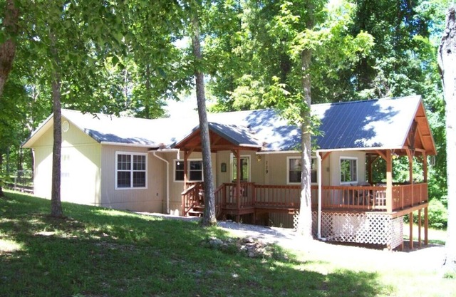 Affordable, Private, Norfork Lake View Home - Walk to water's edge! Super Nice!