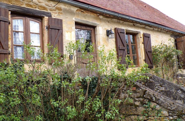 Affordable rural cottage near tourist sites