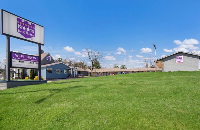 Affordable Salem Getaway! 2 Non-Smoking Rooms w/Fridge, Wi-Fi, Free Parking