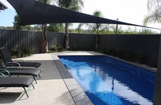"AGRESTIC" Luxury Entertainer, Shaded Pool*, BBall, Sleeps 15 + on 1 acre