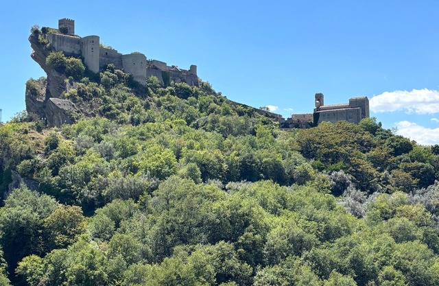 Ai Piedi di un Bellissimo Castello una Casa Fornita di Tutti i Comfort