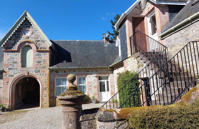 Aigas holiday cottages Pond View